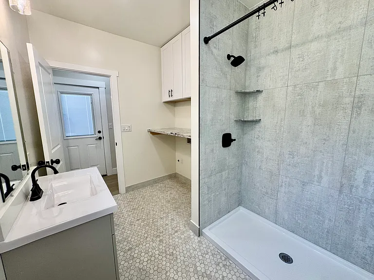 2411 E St — Photo 11