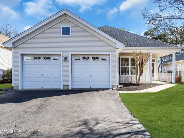 19 Goldenedge Way, Lakewood, NJ 08701