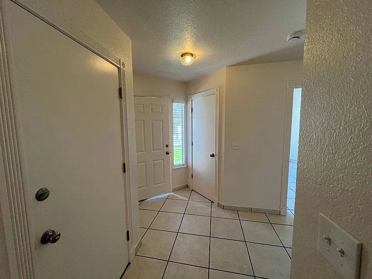 1513 Prospect Ln — Photo 6