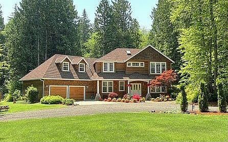 2.5 private, sunny acres.