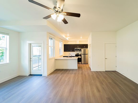 4th image of 1600 SE Lava Dr #202