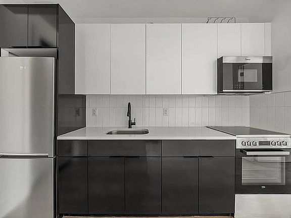 3rd image of 1035 President St #4D