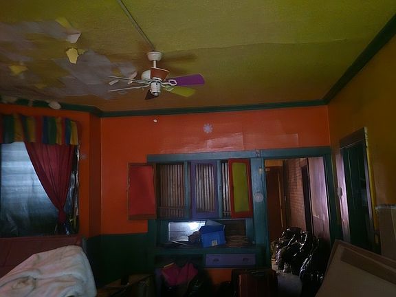 3rd image of 1010 N Ridgeway Ave