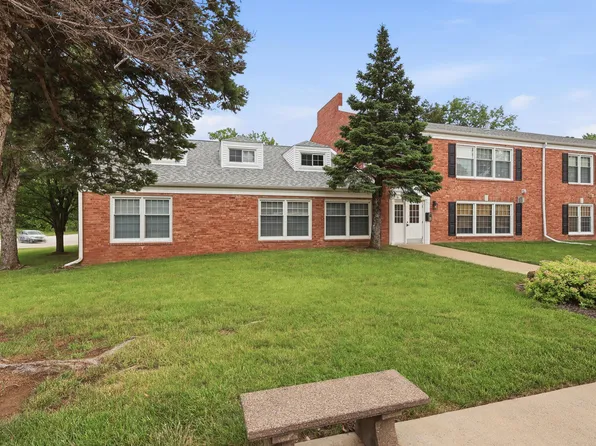 3215 E Locust St #B2-76, Davenport, IA 52803
