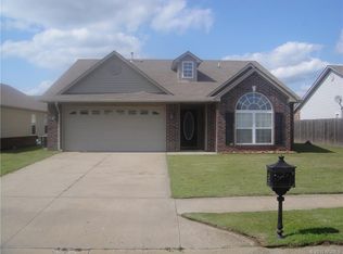 33 W Fairlane Dr, Sapulpa, OK 74066