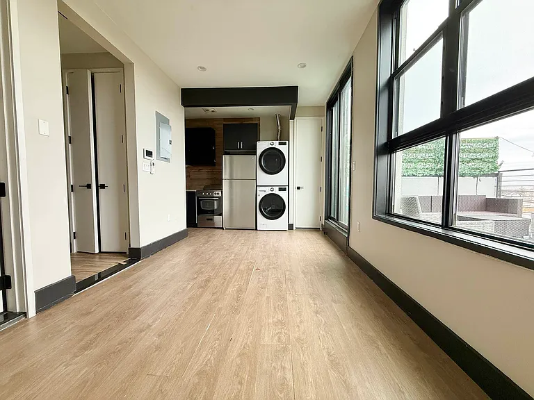 1667 Brooklyn Ave #5A — Photo 5