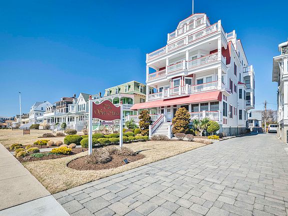 3rd image of 927 Beach Ave #1