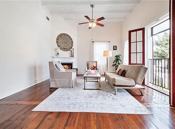 4th image of 2476 Dauphine St