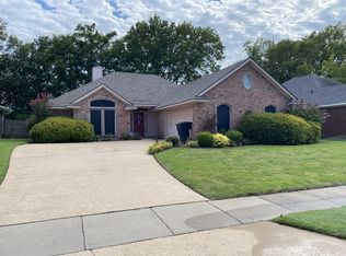 5916 Summerville Ln, Bossier City, LA 71111