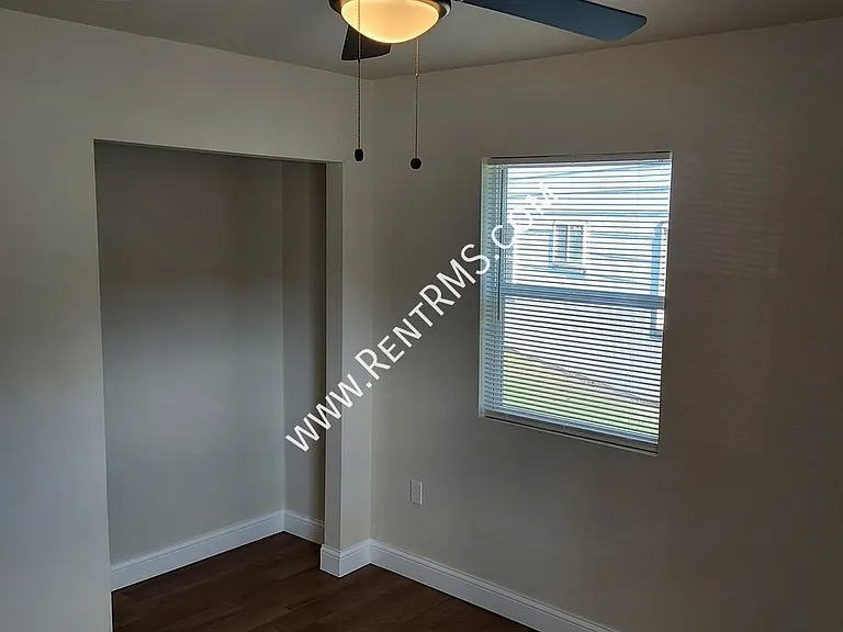 904 SW 33rd St — Photo 13