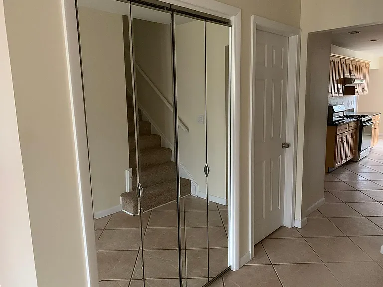 18 W Stevenson Dr — Photo 3