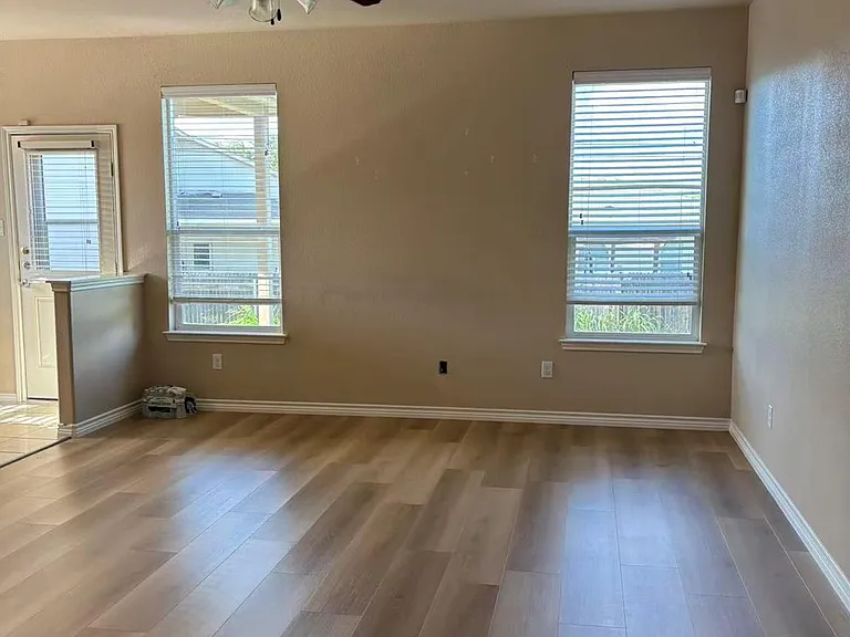 301 Comal Run — Photo 14