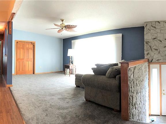 3rd image of 277 Amherston Dr