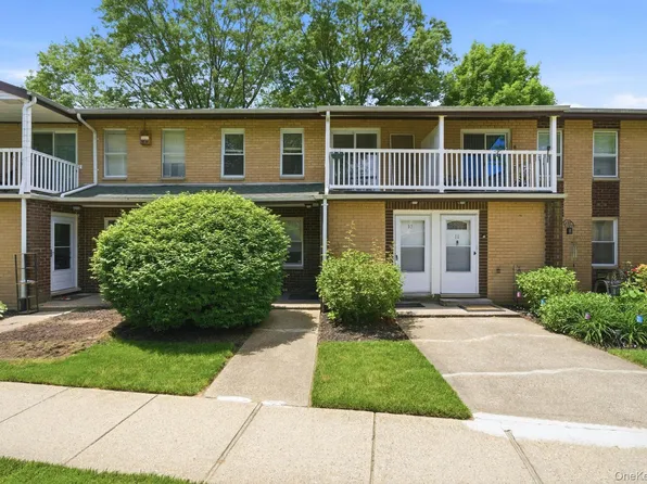 10 Artist Lake Drive, Middle Island, NY 11953