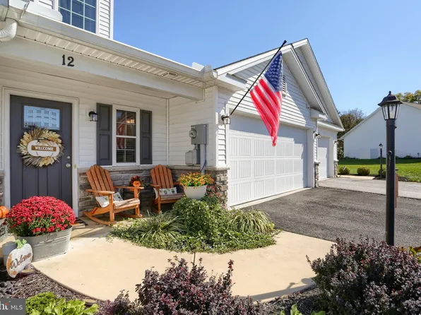 12 Group Ct, Mount Holly Springs, PA 17065