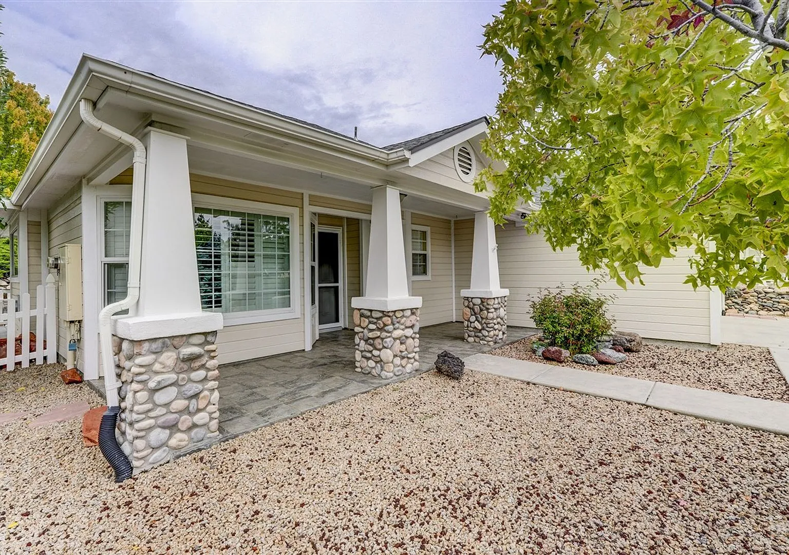 Beautiful 2 bedroom, 2 bathroom home in Victorian Estates 55+ Community — Photo 3