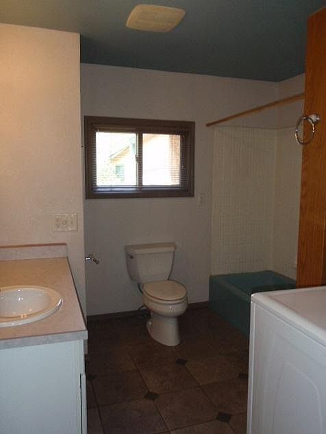1st image of 1270 S 1st St W