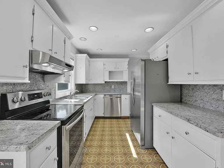 810 Wisteria Dr — Photo 27
