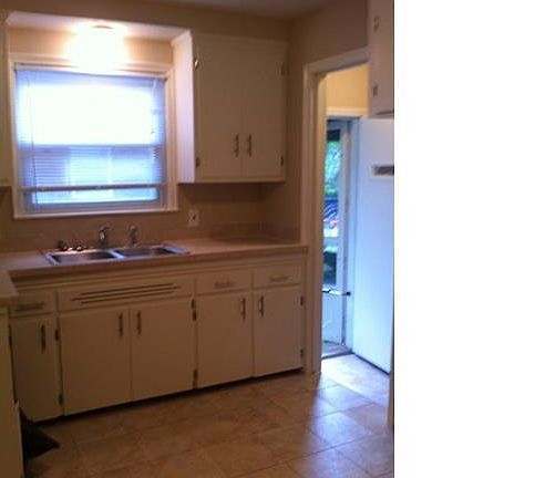 4th image of 20458 Woodmont St