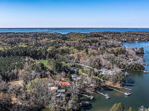 2nd image of 135 Currell Cove Ln