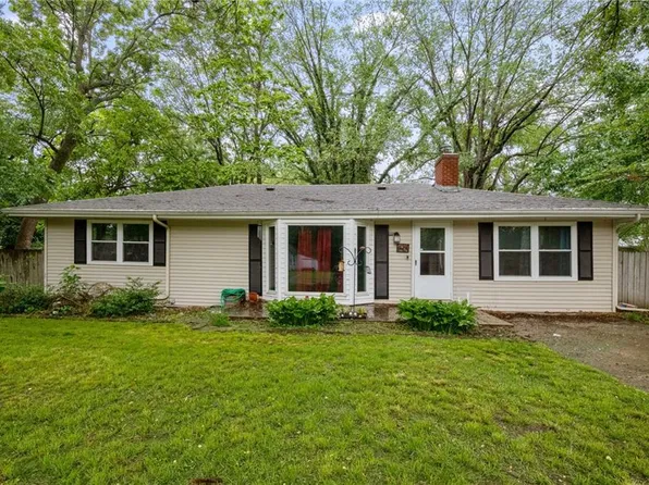 628 N Sycamore St, Ottawa, KS 66067