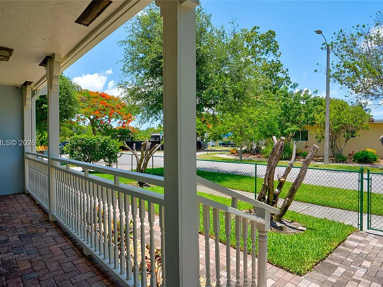 500 SW 51st Ct — Photo 12