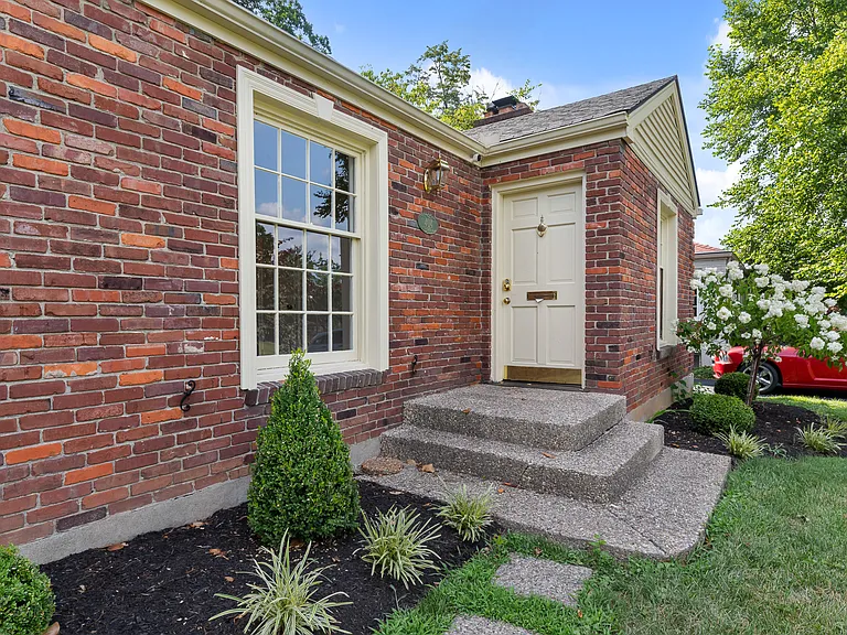 404 Lotis Way — Photo 3