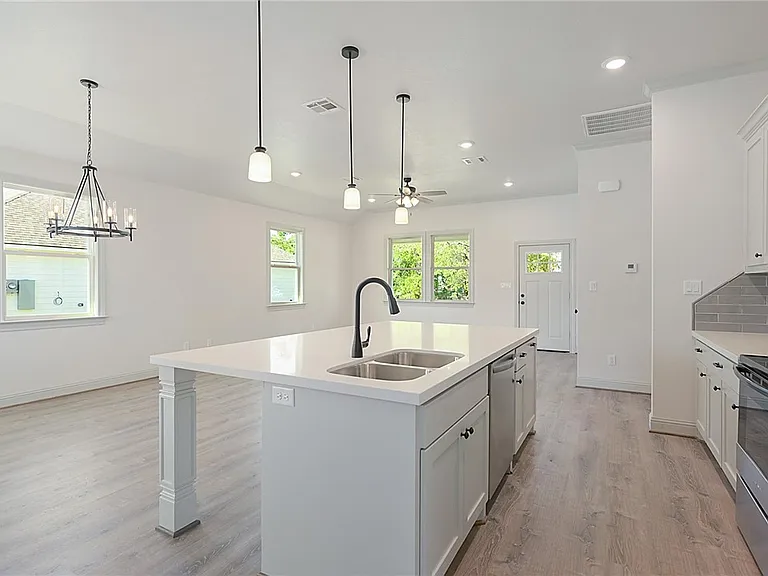 1508 Echols St — Photo 7