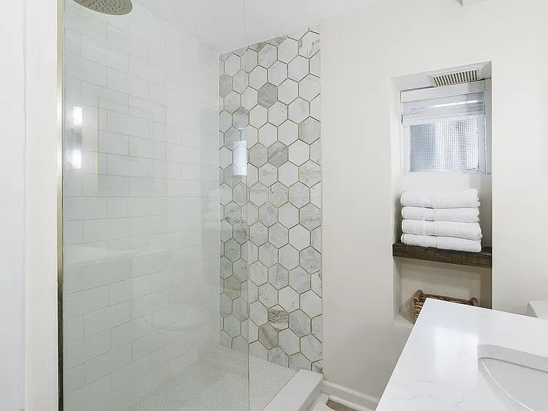 225 Springdale Dr NE — Photo 14