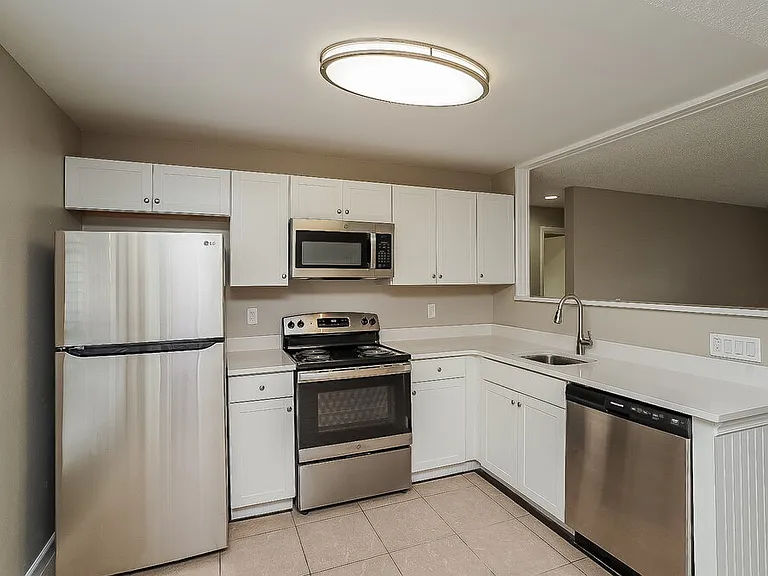 1070 Bridlewood Way — Photo 7