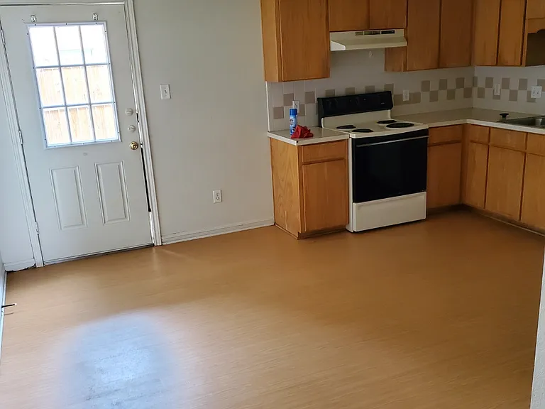2810 Cantabrian Dr #B — Photo 13