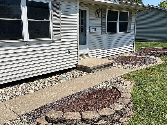 3rd image of 115 Rosewood Dr