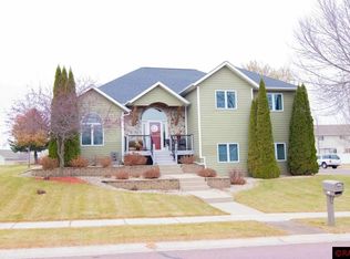 120 Southbrook Cir, Mankato, MN 56001