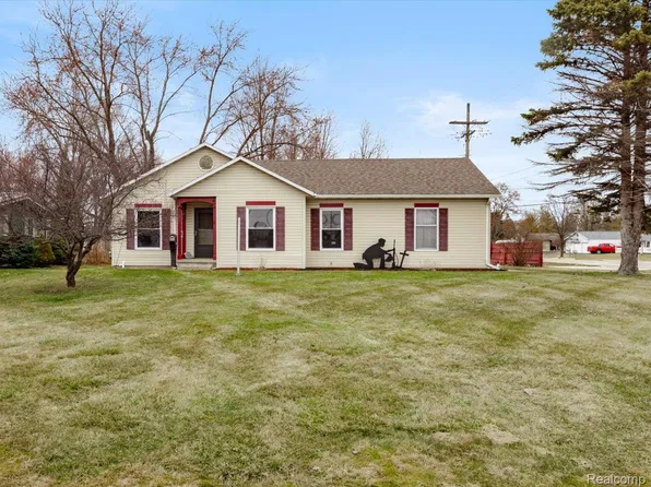 4008 Keewahdin Rd, Fort Gratiot, MI 48059