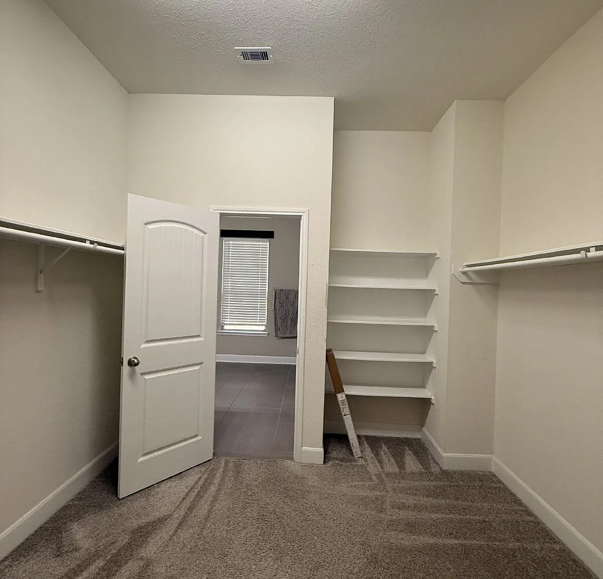 3 bed, 2.5 bath, 3048 sqft, $2,800 — Photo 4