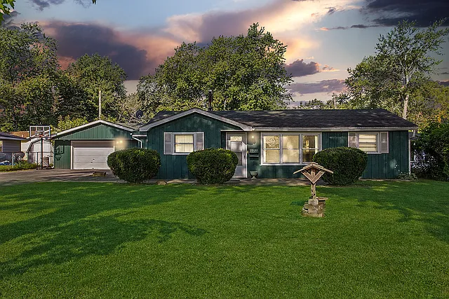 3532 John St photo 1