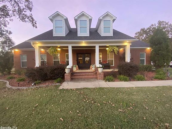 3rd image of 6 Oakwood Dr