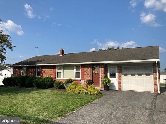 3rd image of 309 N Railroad Ave
