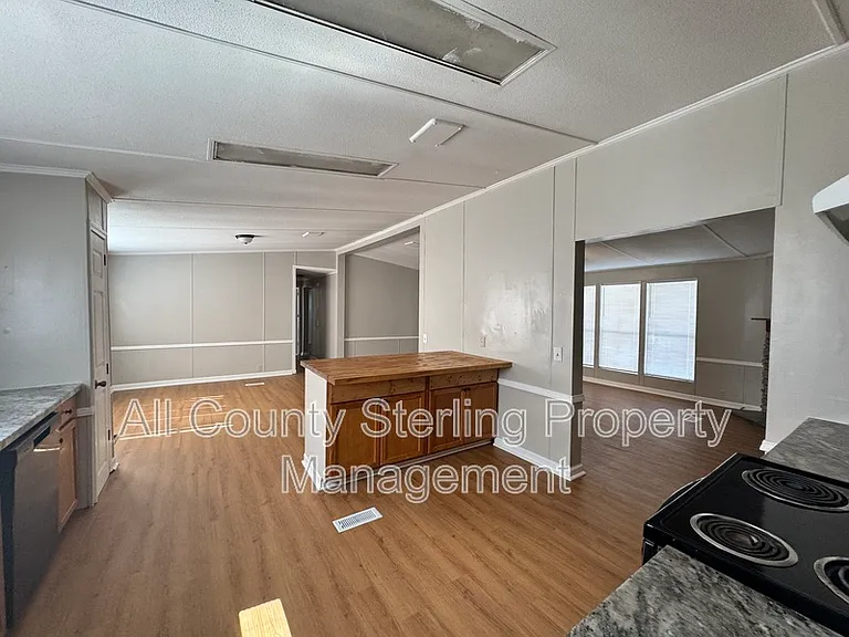 579 SE Baker Ave — Photo 7