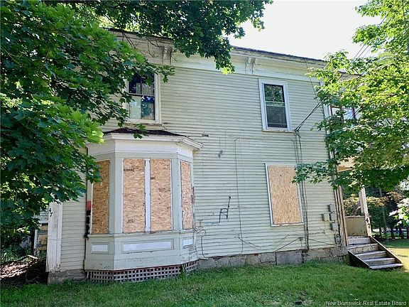 3rd image of 47 Elm St