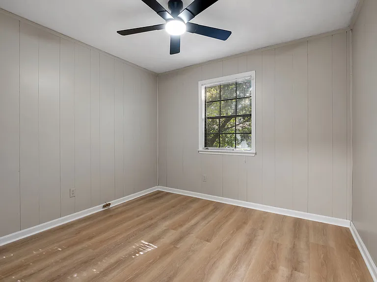 2340 Claremont Ln #B — Photo 18