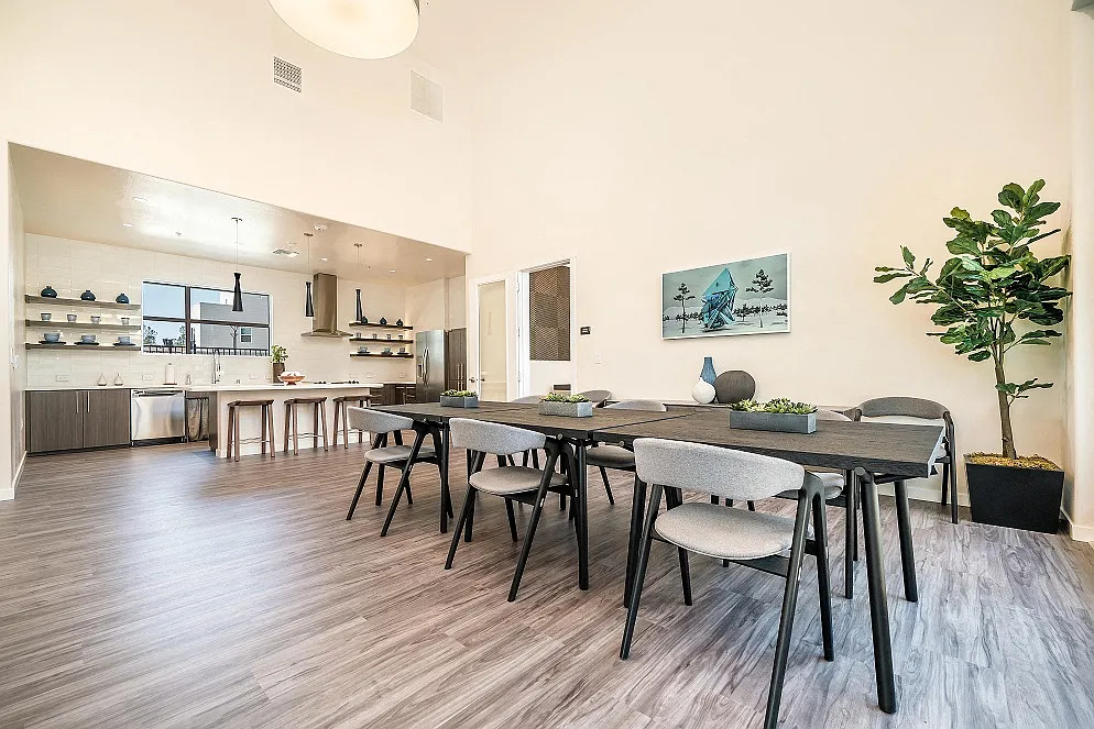 HUB APARTMENTS — Photo 2
