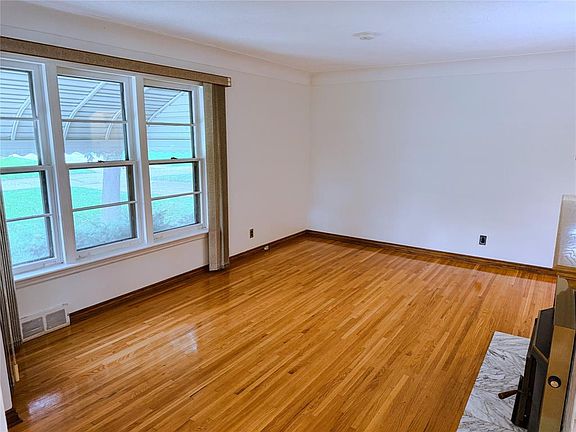 5th image of 3168 Church St