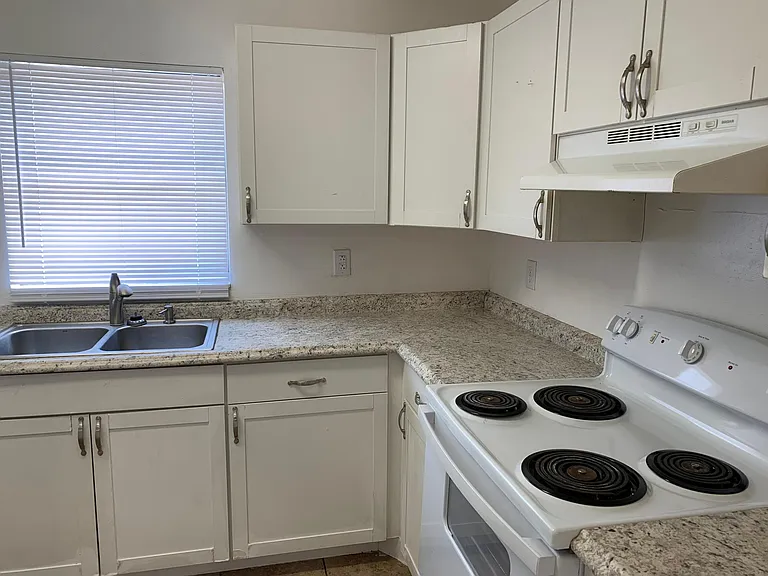 6120 SW 12th Pl — Photo 7