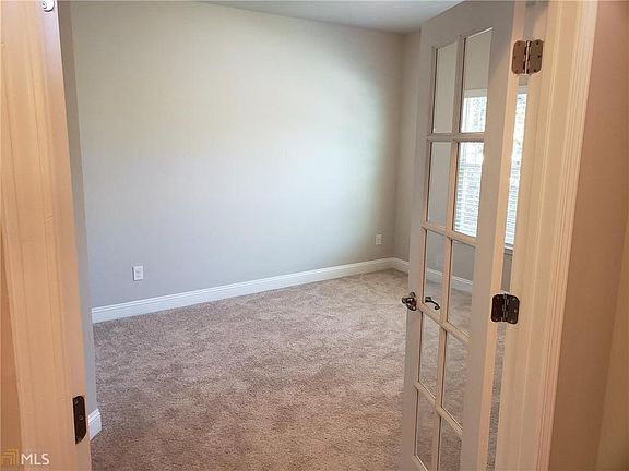 3rd image of 180 River Glen Dr