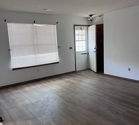 3rd image of 7844 Oakland Dr