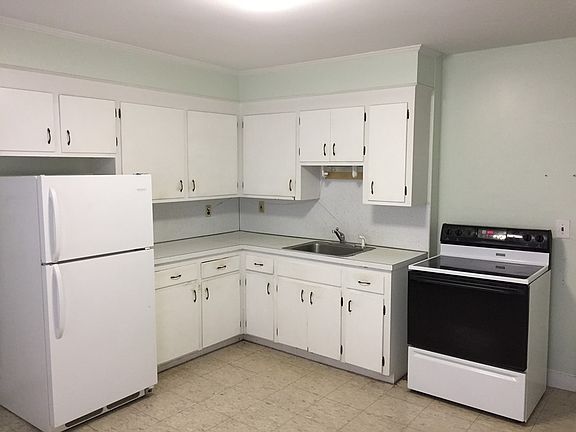 4th image of 39 Davis Ave APT 1