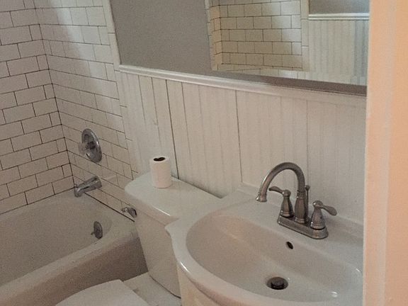 5th image of 340 Ellis Ave APT 32