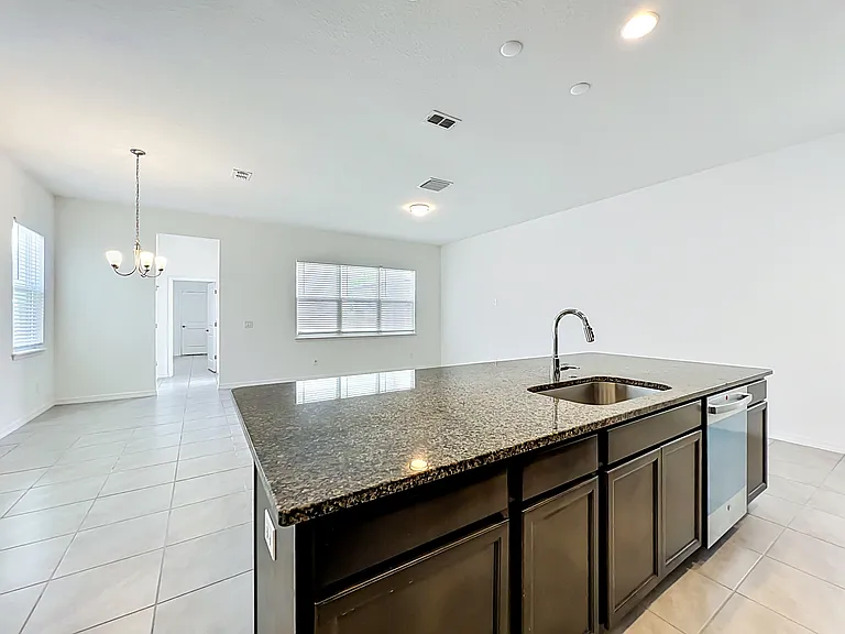 16007 Micelli Dr — Photo 19