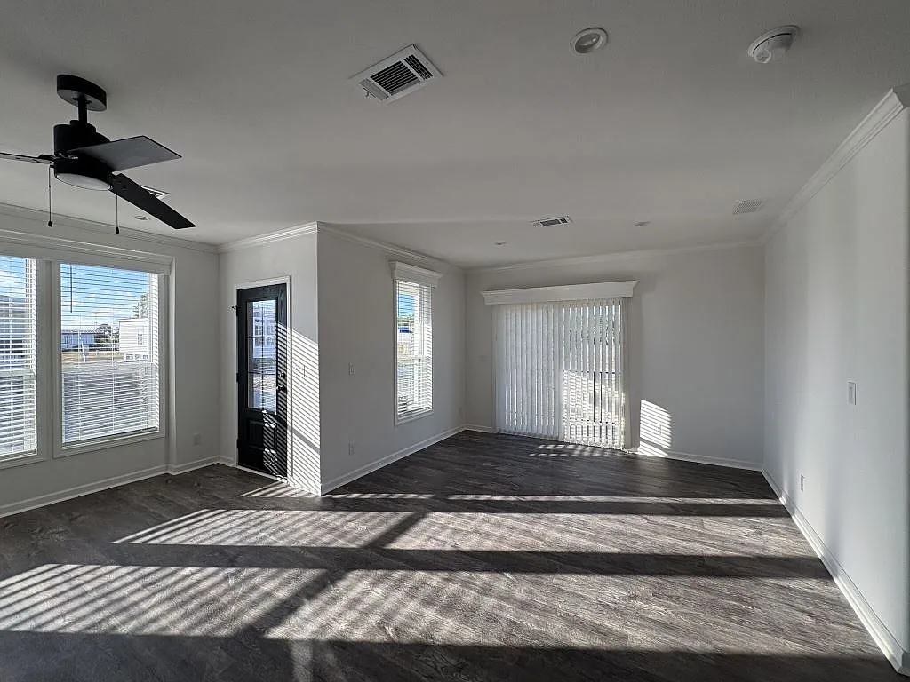 3 bed, 2.0 bath, 1460 sqft, $1,599 — Photo 3